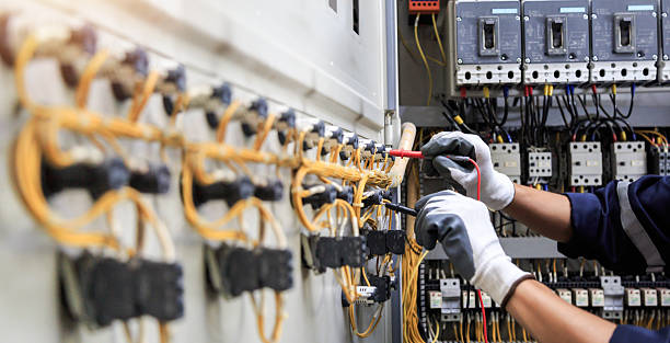 Professional Electrician technician working in Warren Park, IN